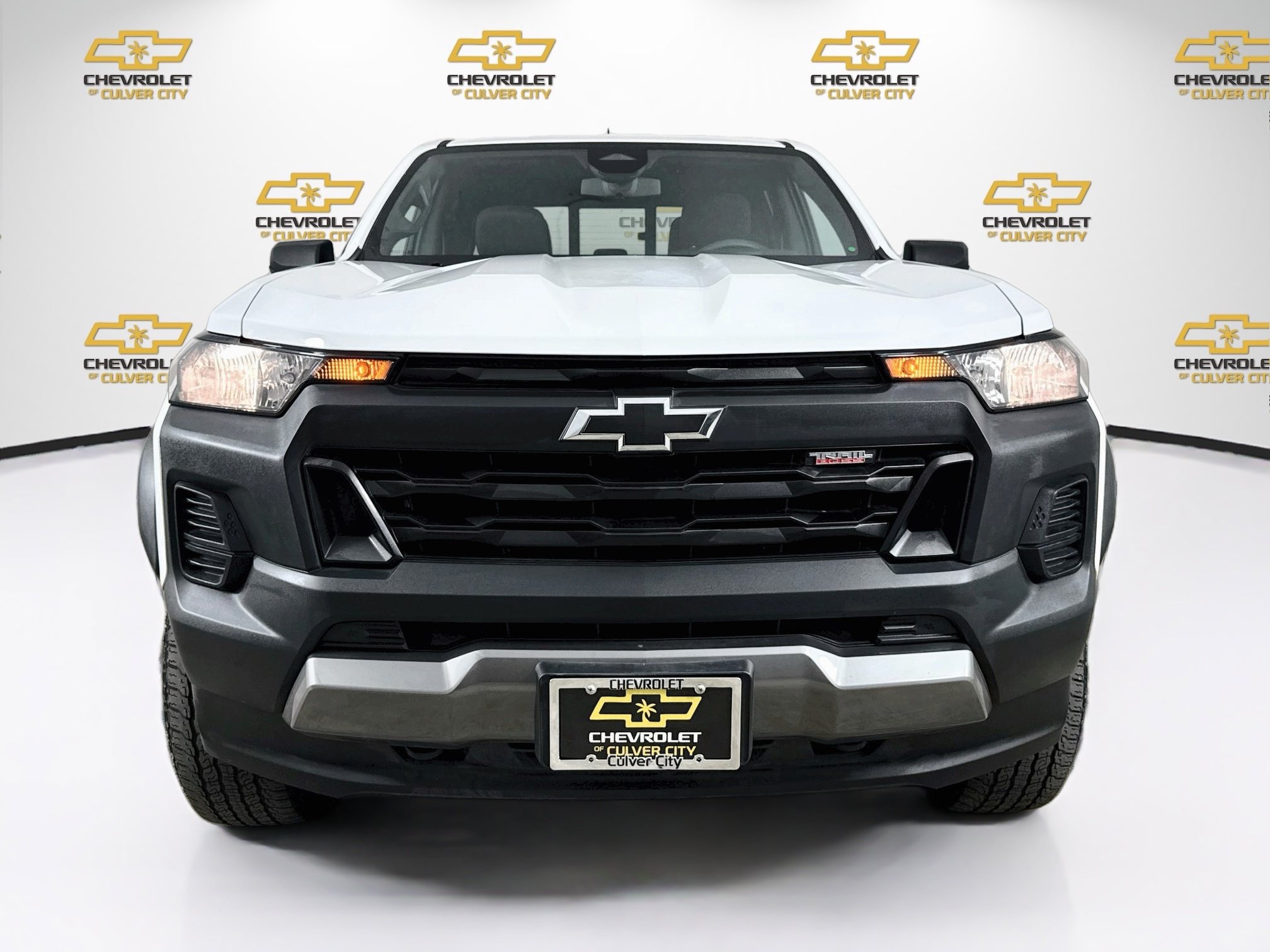 Used 2024 Chevrolet Colorado Trail Boss w/ Advanced Trailering Package AWD/4WD image 2