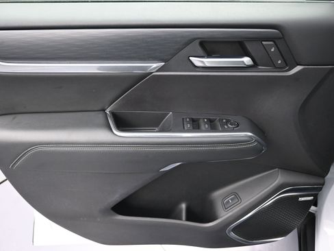 Used 2025 GMC Acadia Elevation image 25