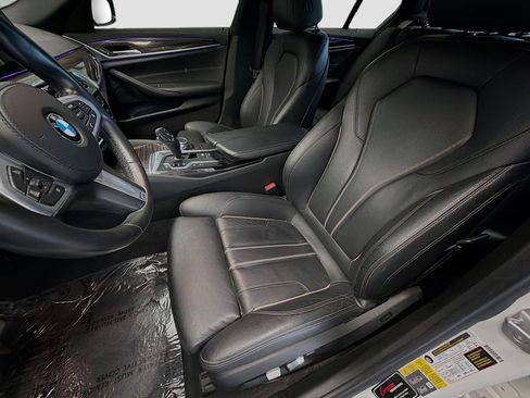 Used 2018 BMW 530e w/ M Sport Package 2 RWD image 11