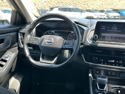Used 2025 Nissan Rogue SV FWD image 36