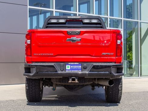 Used 2024 Chevrolet Silverado 2500 ZR2 w/ Technology Package AWD/4WD image 9
