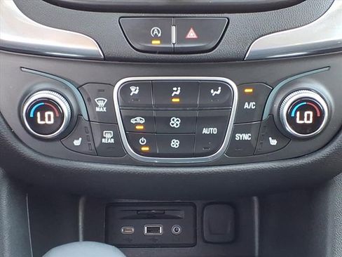 Used 2022 Chevrolet Equinox LT image 23