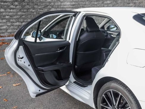 Used 2024 Toyota Camry SE image 21