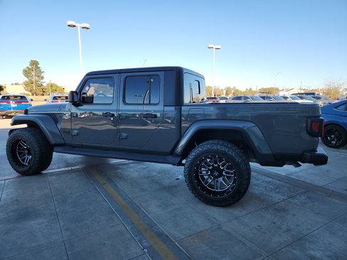 Used 2021 Jeep Gladiator Sport image 4