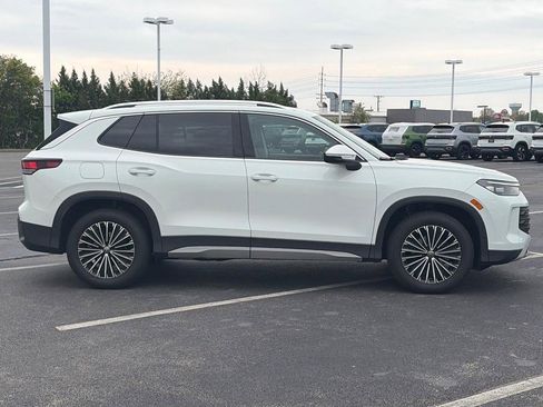 Used 2025 Volkswagen Tiguan S w/ 18" Wheel Package FWD image 4