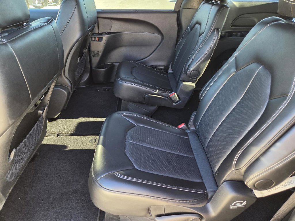 Used 2025 Chrysler Pacifica Select FWD image 37