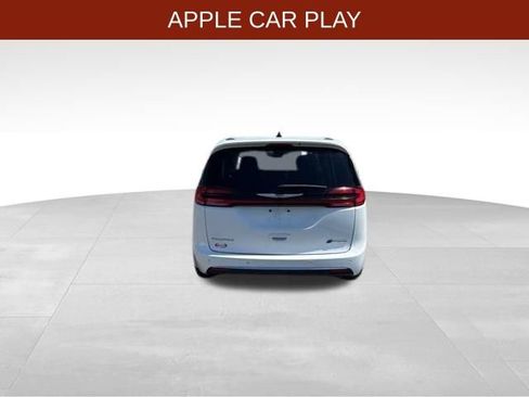 Used 2023 Chrysler Pacifica Touring-L FWD image 6