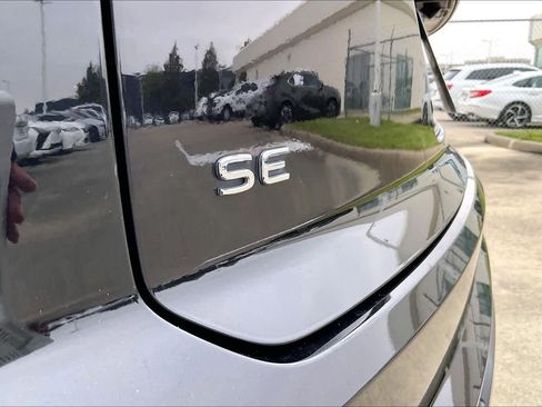 Used 2021 Volkswagen Atlas Cross Sport SE image 8