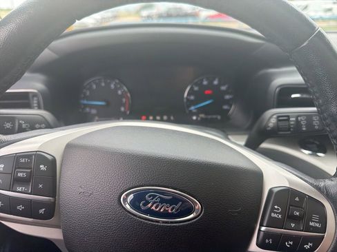 Used 2022 Ford Explorer XLT w/ Equipment Group 202A RWD image 31