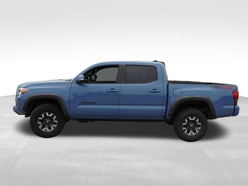 Used 2019 Toyota Tacoma TRD Off-Road AWD/4WD image 9