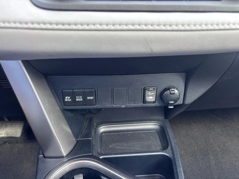 Used 2017 Toyota RAV4 XLE w/ Carpet Mat Package AWD/4WD image 23