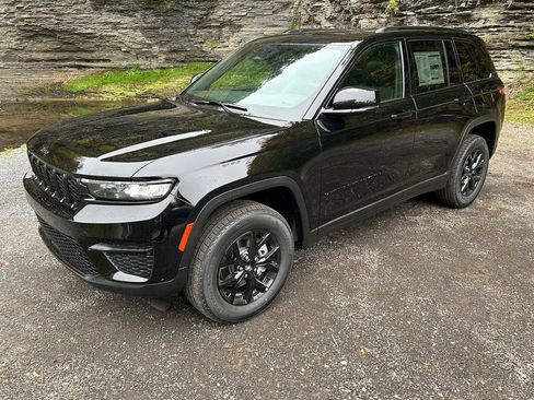 New 2025 Jeep Grand Cherokee Altitude image 1