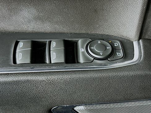Used 2023 Chevrolet Silverado 1500 LT AWD/4WD image 15
