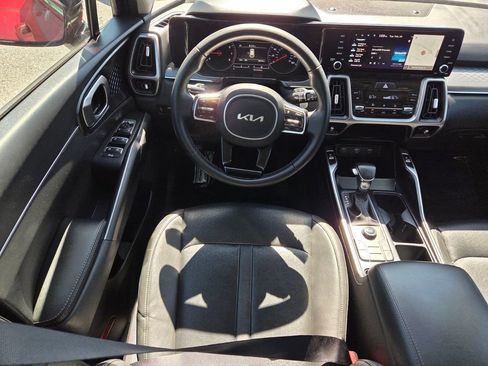 Used 2022 Kia Sorento S image 9