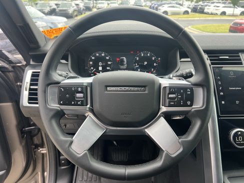 Certified 2025 Land Rover Discovery S AWD/4WD image 20