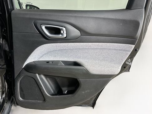 Used 2022 Jeep Compass Latitude image 28