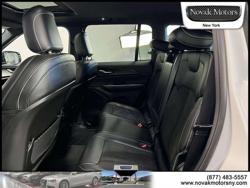 Used 2023 Jeep Grand Cherokee Altitude AWD/4WD image 13