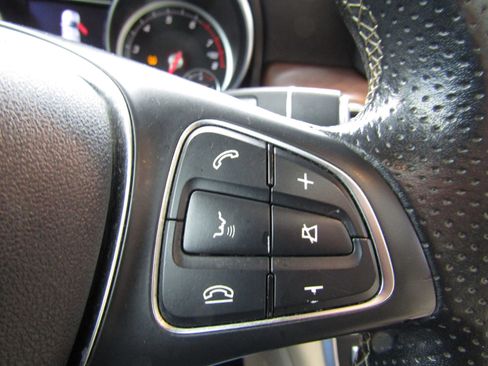 Used 2020 Mercedes-Benz GLA 250 4MATIC w/ Premium Package image 33