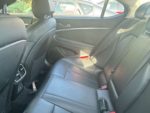 Used 2025 Genesis G70 2.5T image 8