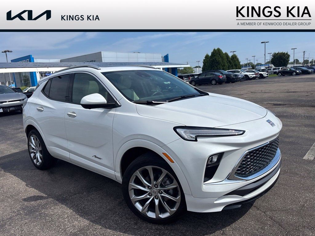 Used 2024 Buick Encore GX Avenir w/ Avenir Technology Package AWD/4WD image 2