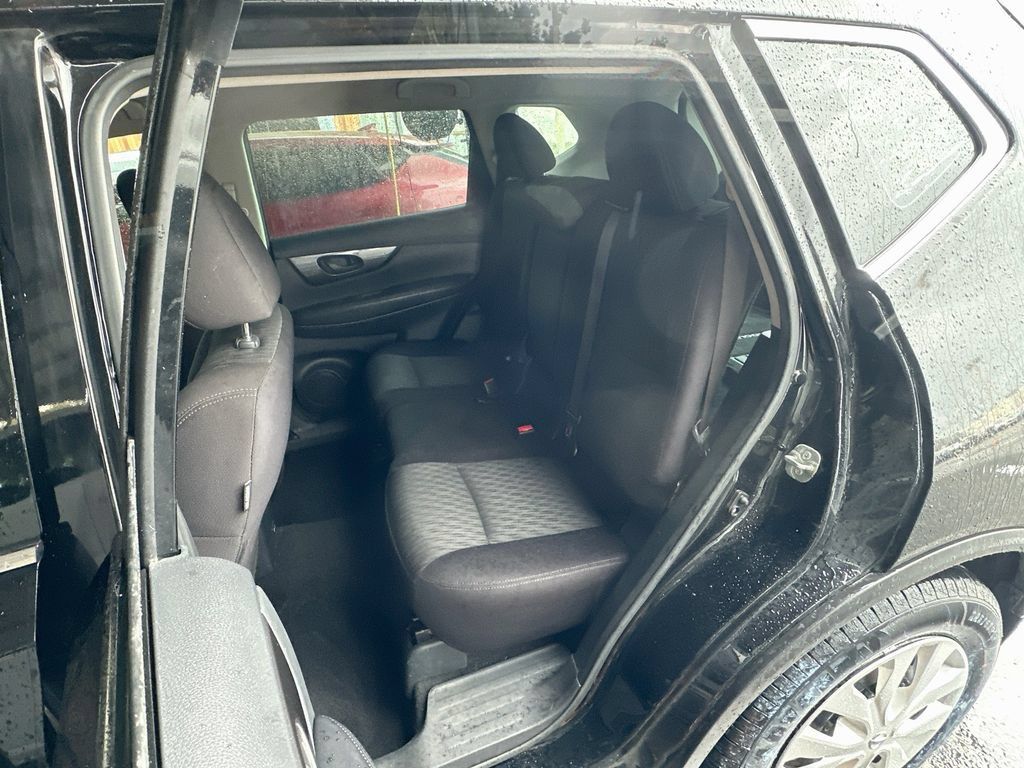 Used 2020 Nissan Rogue S FWD image 21