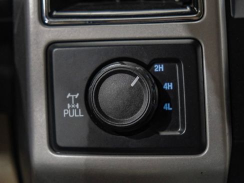 Used 2020 Ford F250 Lariat w/ Lariat Ultimate Package AWD/4WD image 28