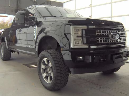 Used 2017 Ford F250 Lariat w/ Lariat Ultimate Package AWD/4WD image 2