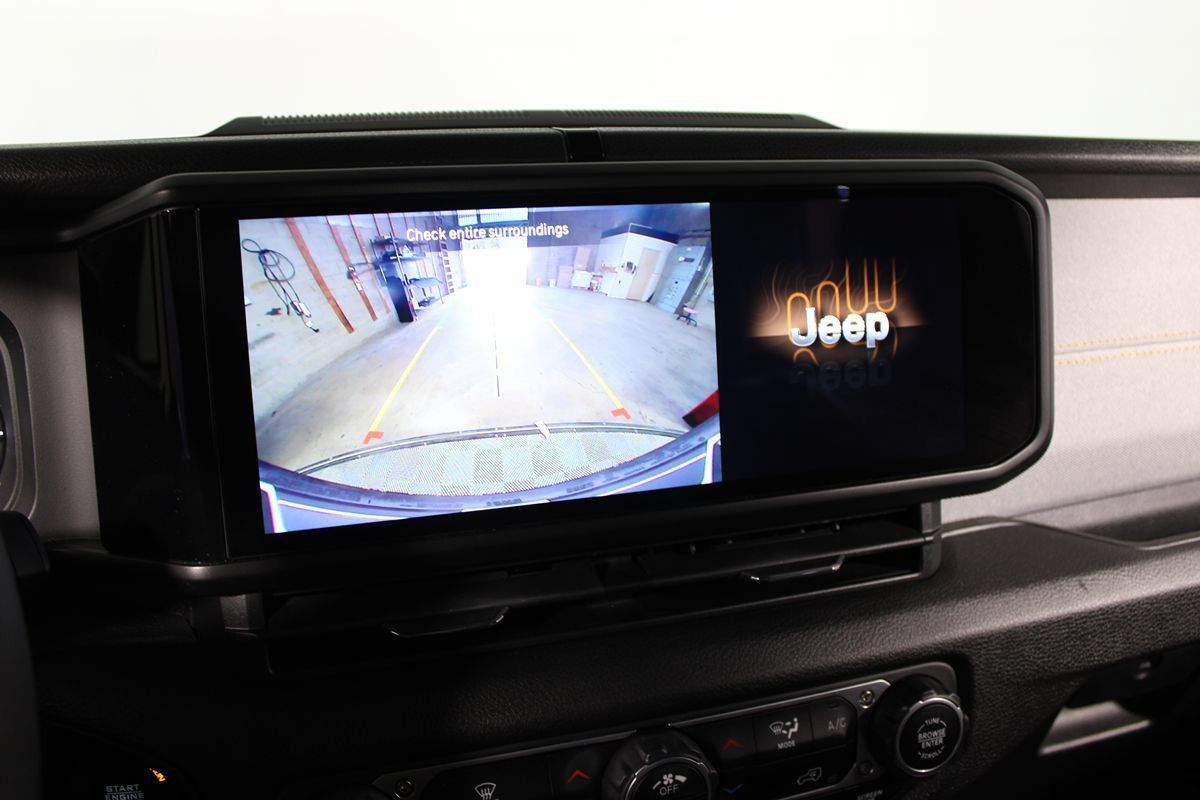 Used 2024 Jeep Wrangler Unlimited AWD/4WD image 19