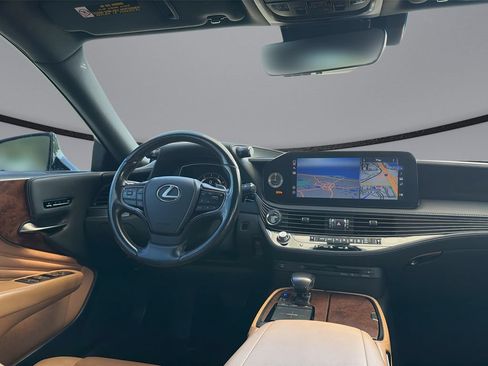 Used 2021 Lexus LS 500 w/ Accessory Package (Z2) RWD image 19