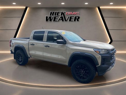 Used 2024 Chevrolet Colorado Trail Boss w/ Advanced Trailering Package AWD/4WD image 8