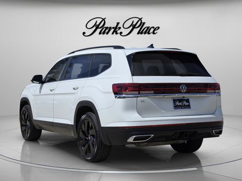 Used 2024 Volkswagen Atlas SE image 3