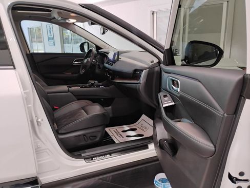 Used 2025 Nissan Rogue Platinum w/ Tech Package image 92