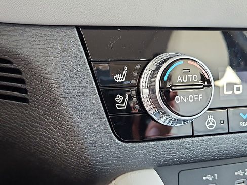 New 2025 Mitsubishi Outlander SEL image 20