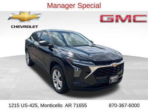 Used 2025 Chevrolet Trax LS FWD image 1