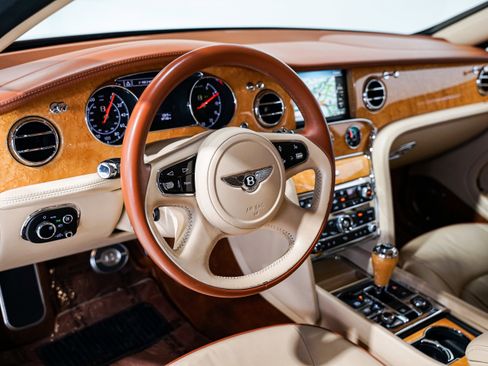 Used 2012 Bentley Mulsanne image 19