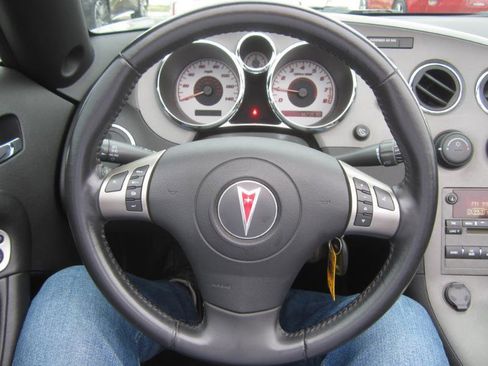 Used 2006 Pontiac Solstice Convertible w/ Premium Package RWD image 17