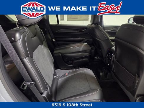 New 2025 Jeep Grand Cherokee L Altitude image 10