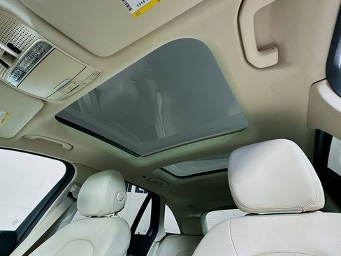 Used 2019 Mercedes-Benz GLC 300 4MATIC image 25