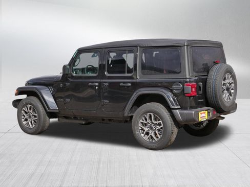 New 2026 Jeep Wrangler Unlimited Sahara AWD/4WD image 5