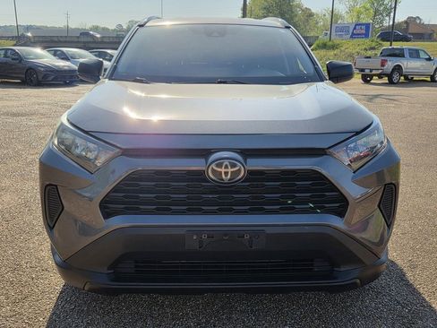 Used 2019 Toyota RAV4 LE FWD image 2