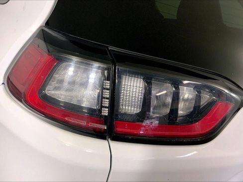 Used 2019 Jeep Cherokee Latitude Plus image 27