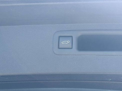 Used 2022 Toyota Highlander XLE FWD image 37