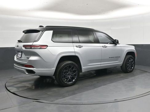 Used 2023 Jeep Grand Cherokee L Summit AWD/4WD image 4