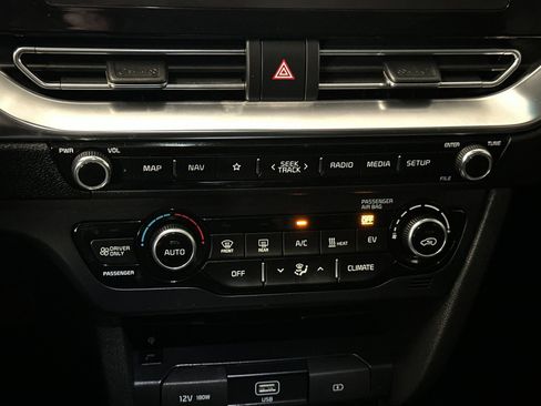 Certified 2022 Kia Niro EX Premium image 29