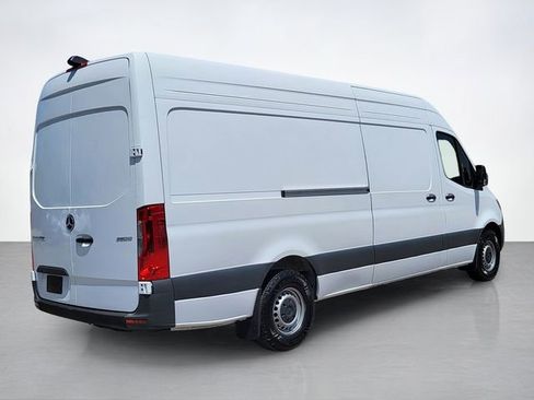 Used 2025 Mercedes-Benz Sprinter 2500 image 3