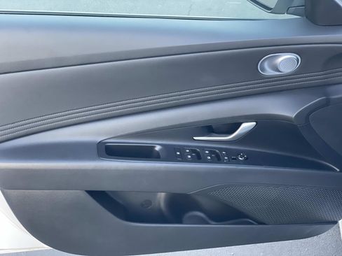 Certified 2025 Hyundai Elantra SEL image 19