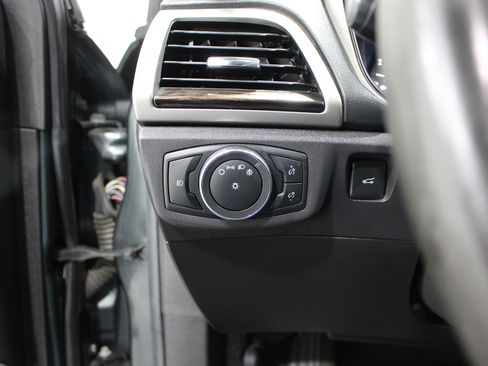 Used 2016 Ford Fusion SE w/ Equipment Group 202A FWD image 8