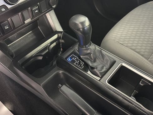 Used 2022 Toyota Tacoma SR AWD/4WD image 32