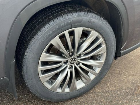 Used 2022 Toyota Highlander Limited image 10