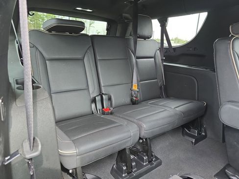 Used 2023 Chevrolet Suburban Premier image 15